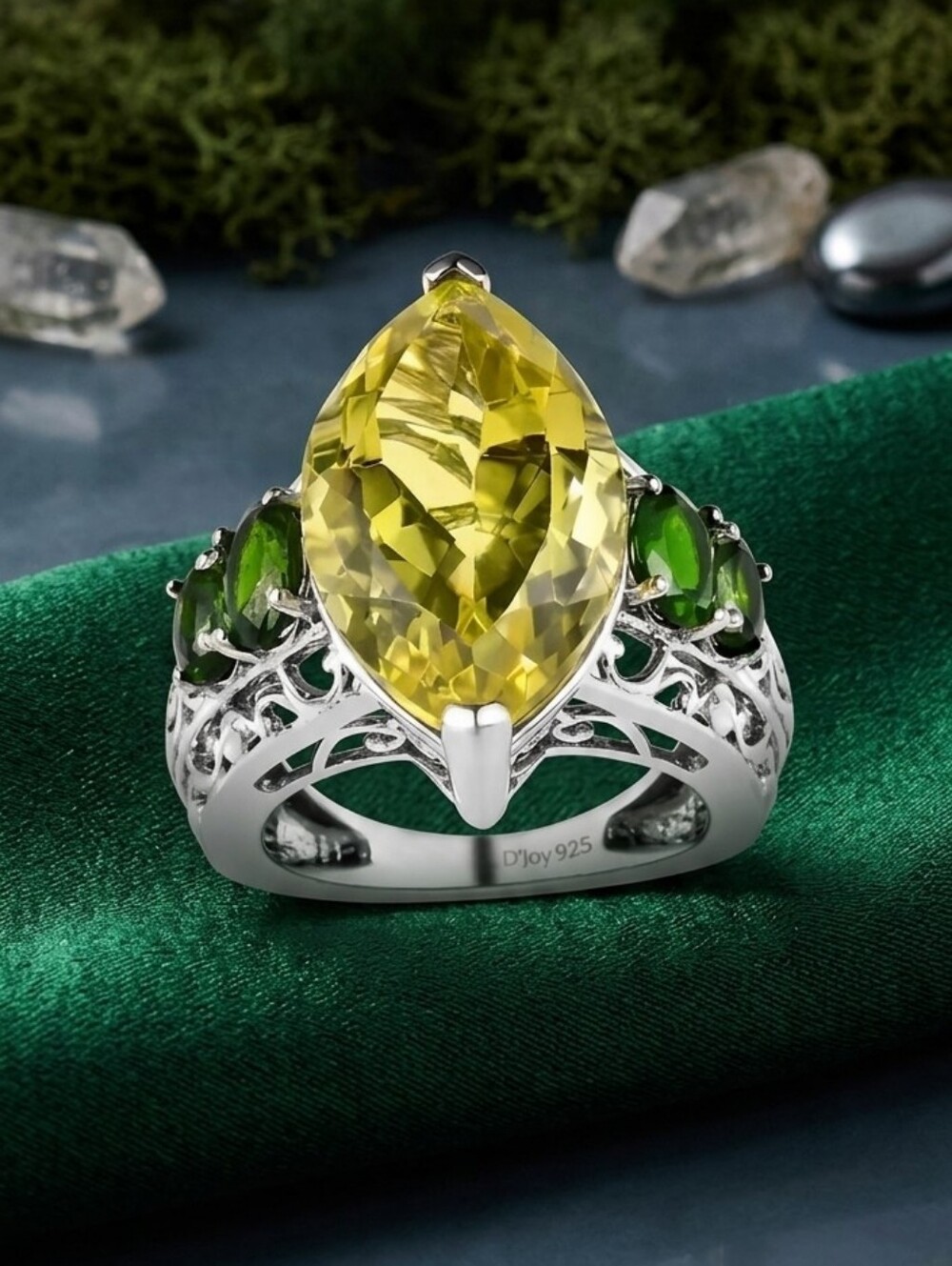 Ouro Verde Quartz & Chrome Diopside Ring in Platinum 925, 12.35 CTW